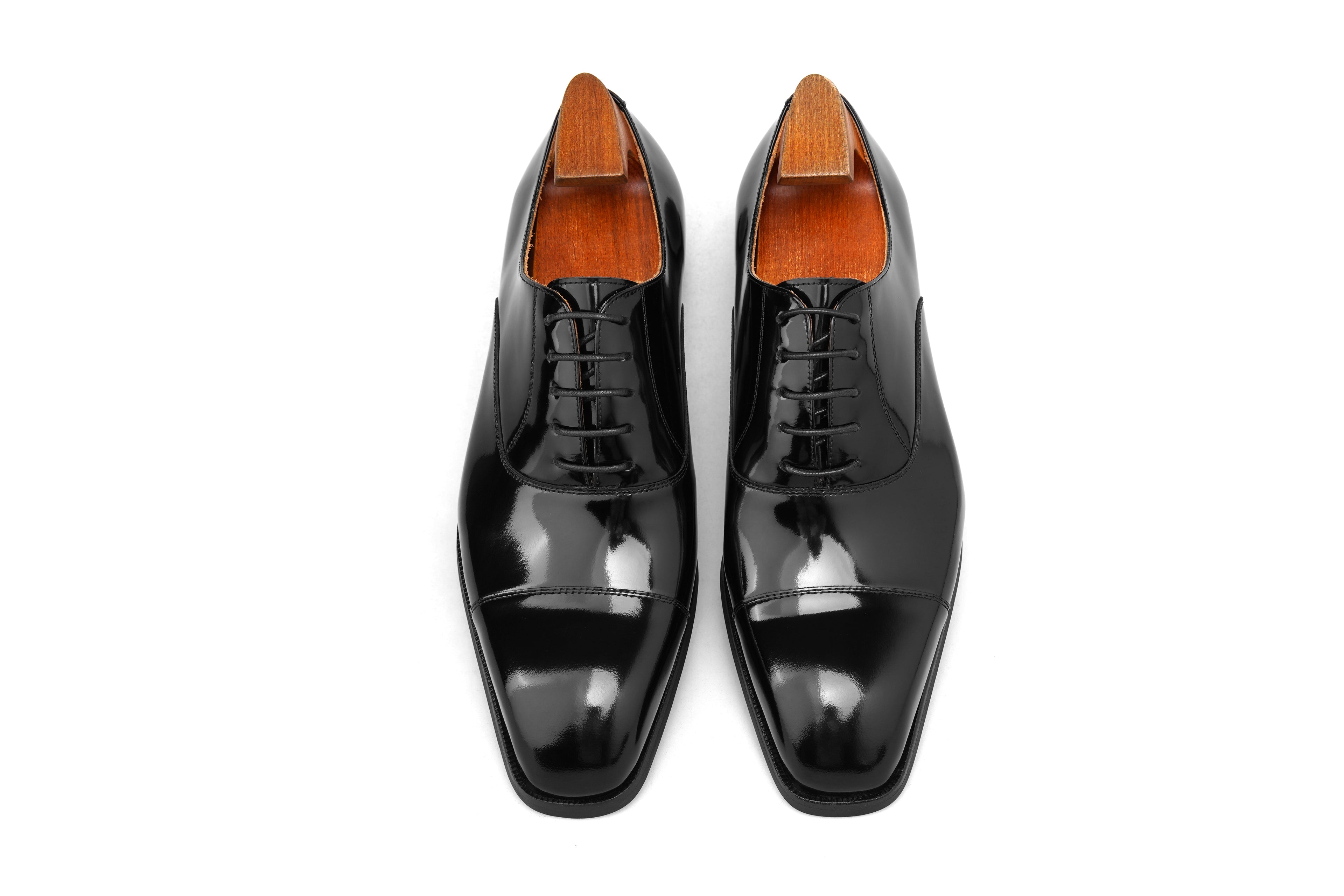 Full-Grain Leather Oxfords – Crafted for Excellence