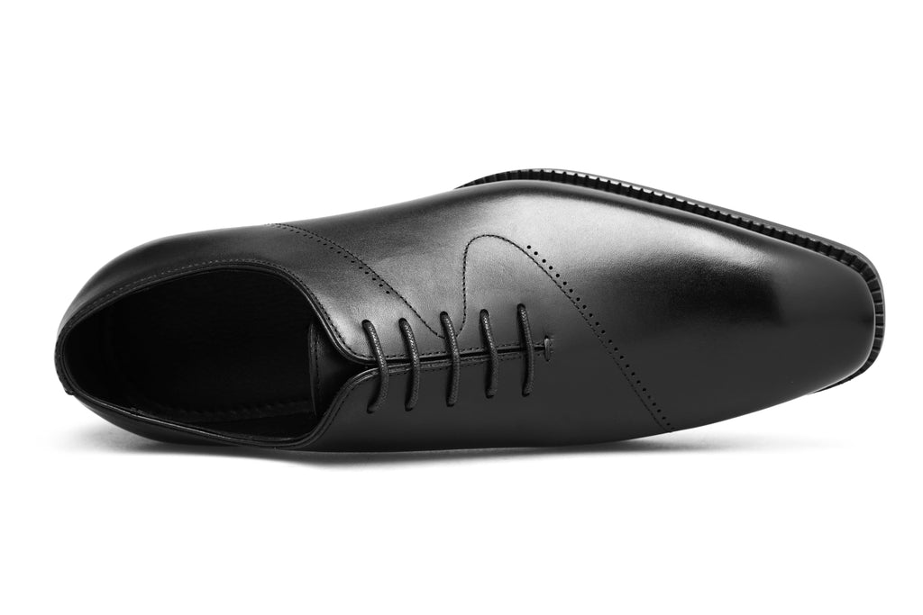Men’s Classic Cap-Toe Oxfords – Signature Design
