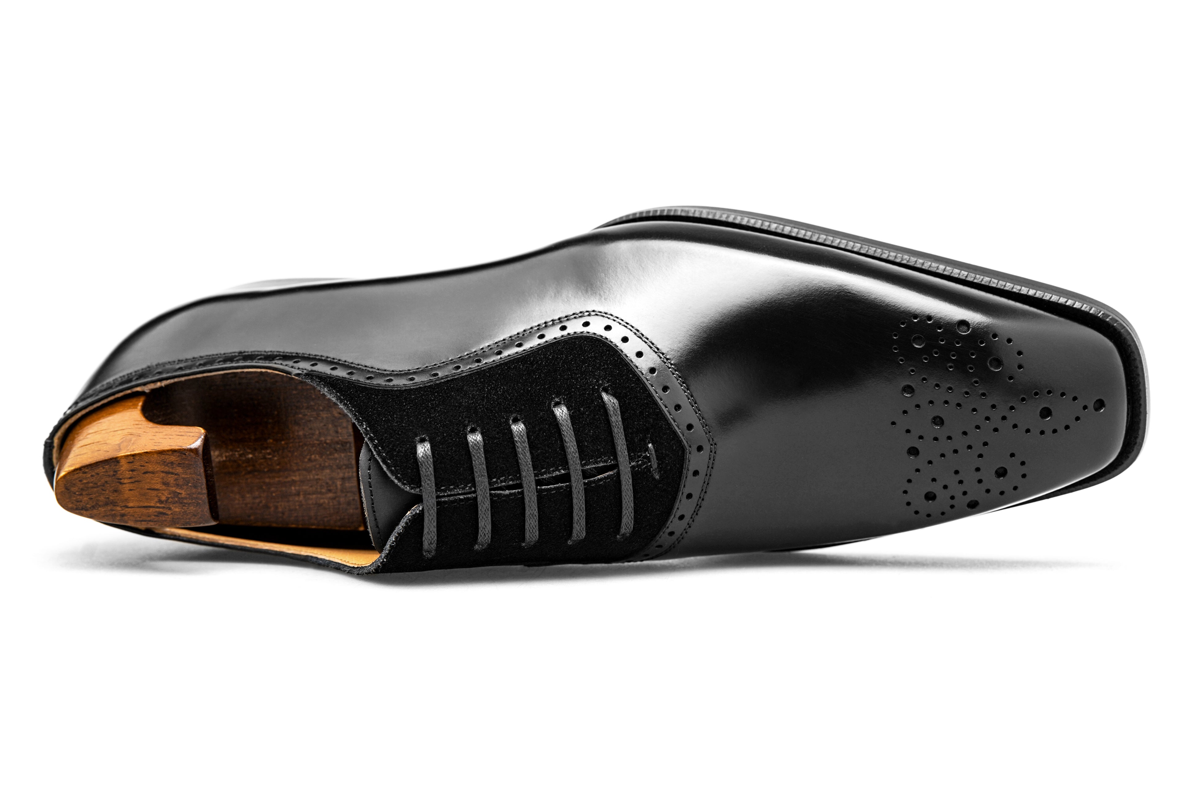 Men’s Hand-Polished Oxfords – Sleek and Versatile
