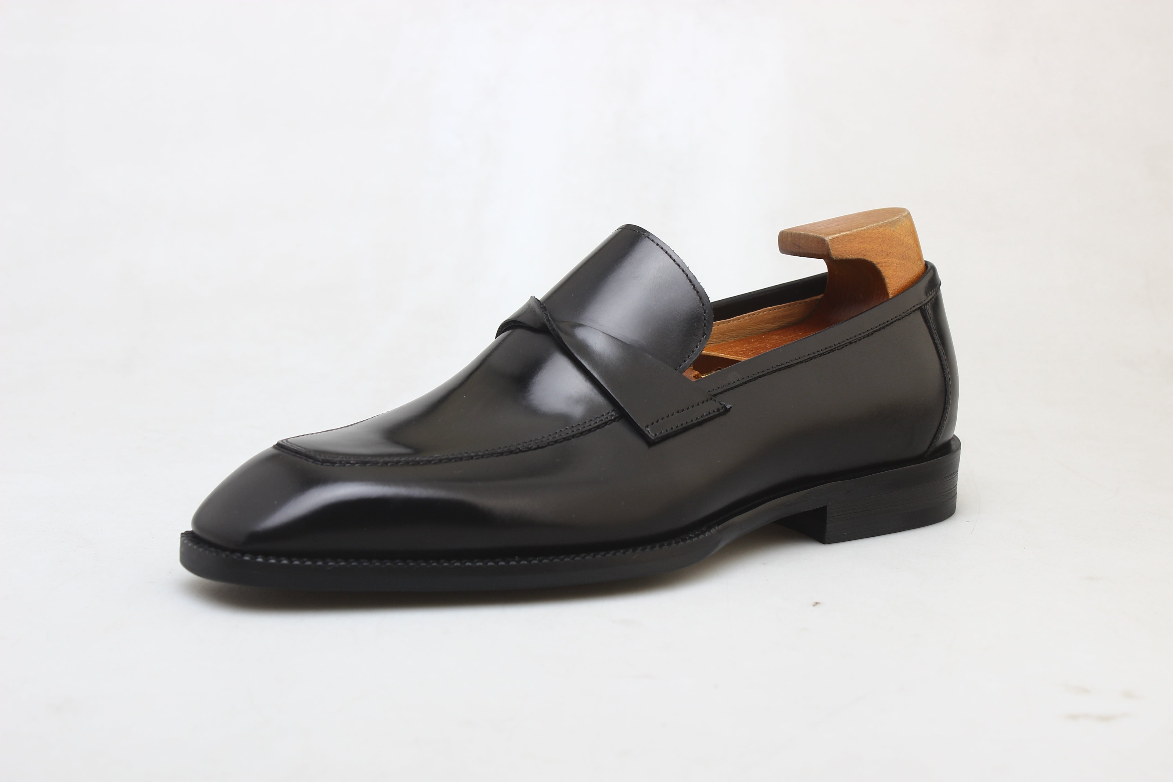 Men’s Polished Loafers – Heritage Craft, Modern Fit