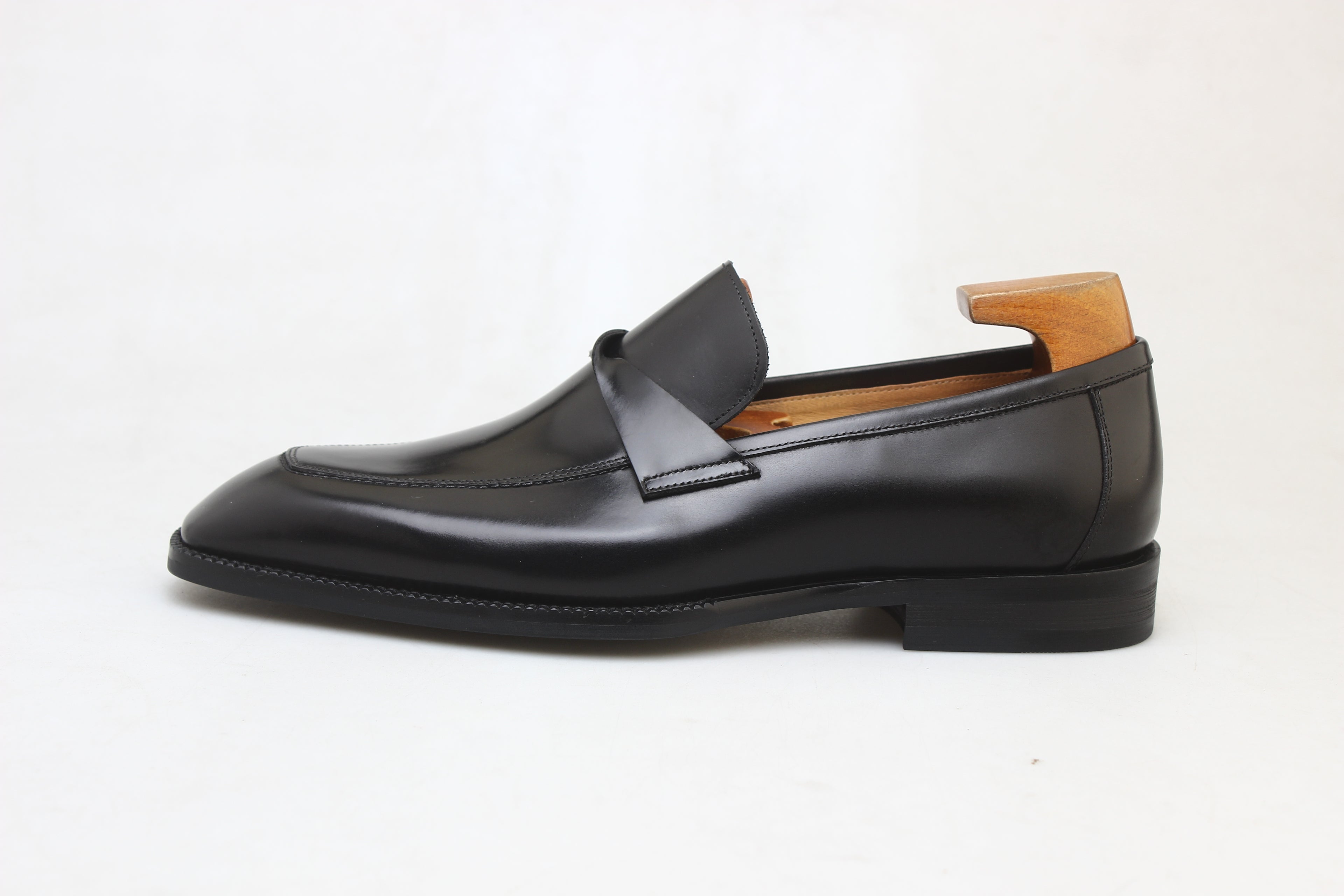 Men’s Polished Loafers – Heritage Craft, Modern Fit